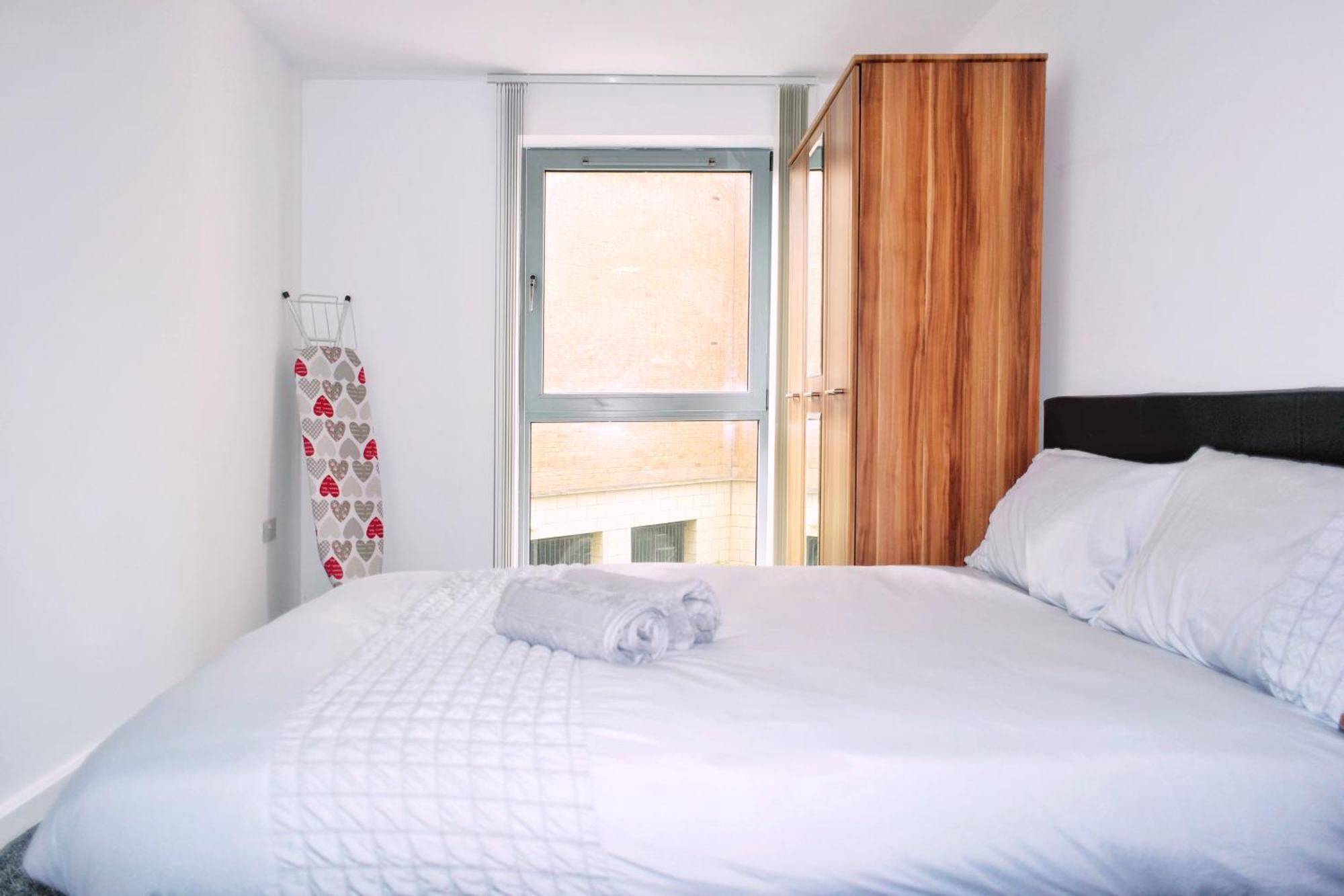 2 Bed Ensuite With Balcony And Free Onsite Secure Parking Манчестър Екстериор снимка
