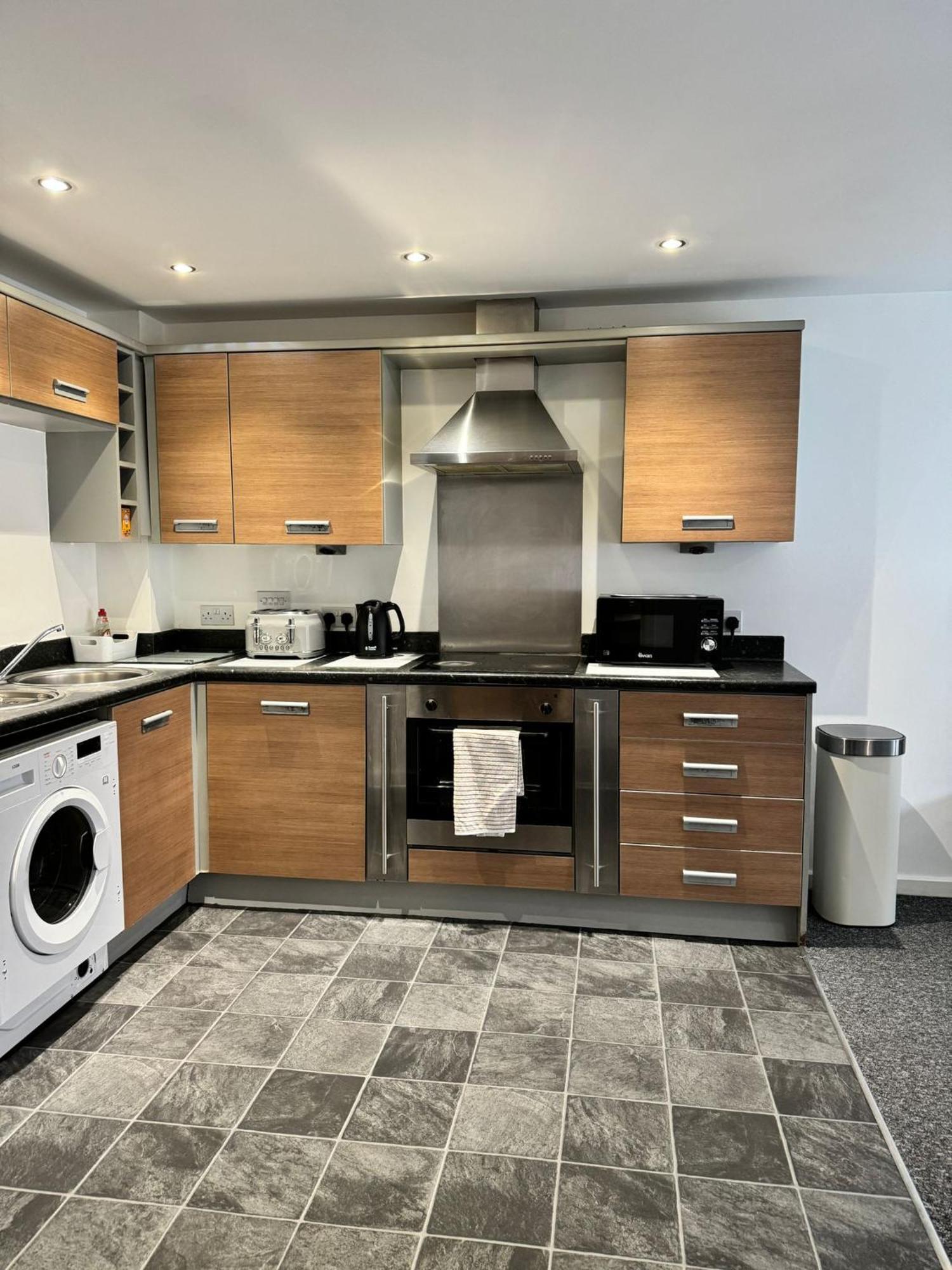 2 Bed Ensuite With Balcony And Free Onsite Secure Parking Манчестър Екстериор снимка